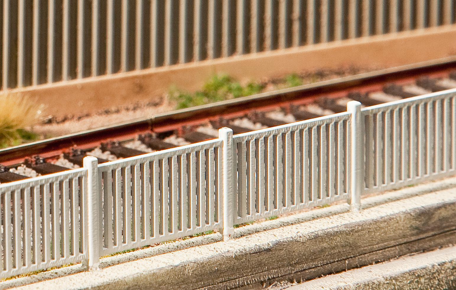 Faller HO 180428 Modern Metal Fencing Kit, 48-7/8"