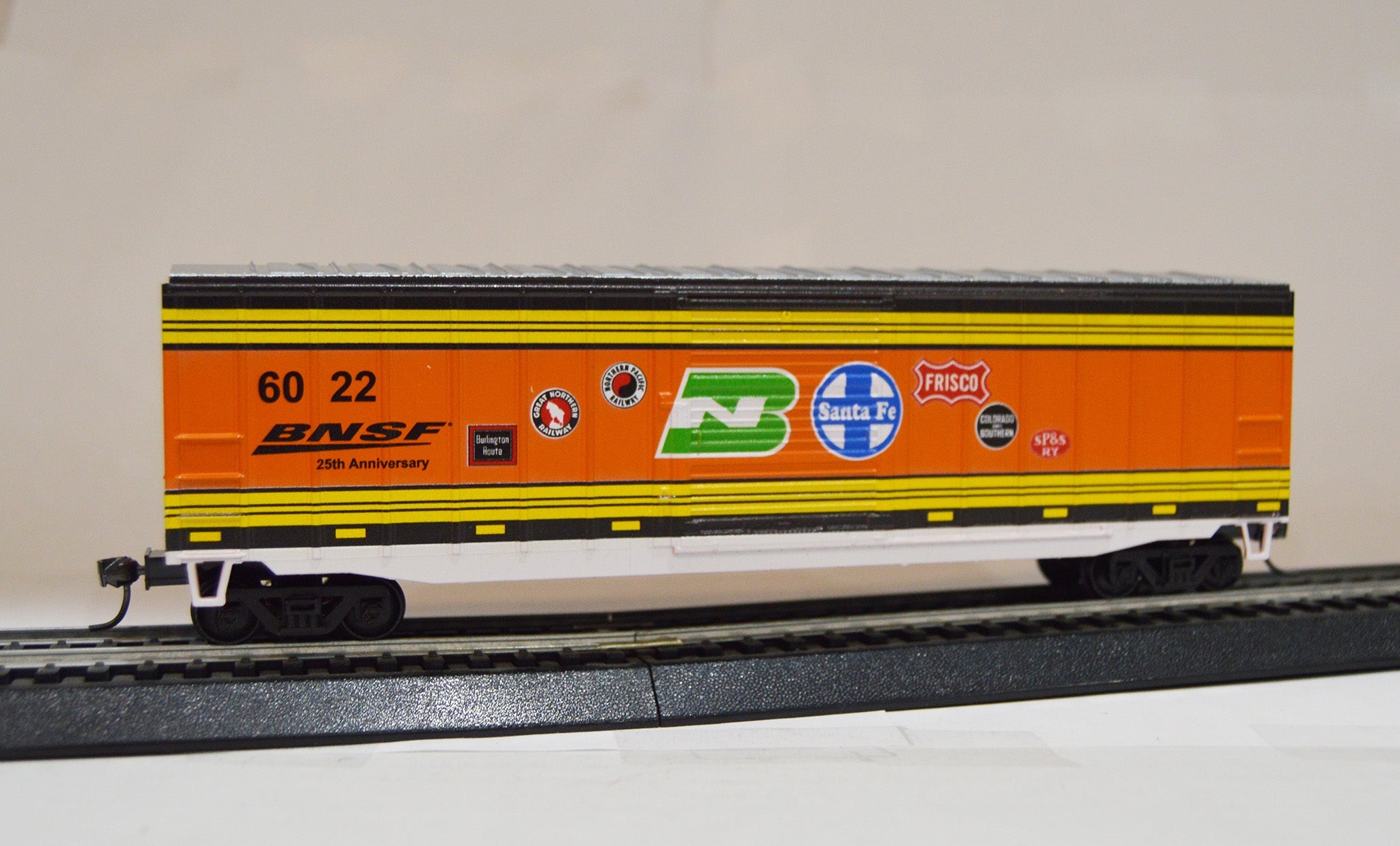Value Trains USA HO 10216 Boxcar, Burlington Northern Santa Fe