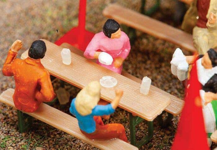 Faller HO 180995 60 Beer Pitchers, 40 Ashtrays