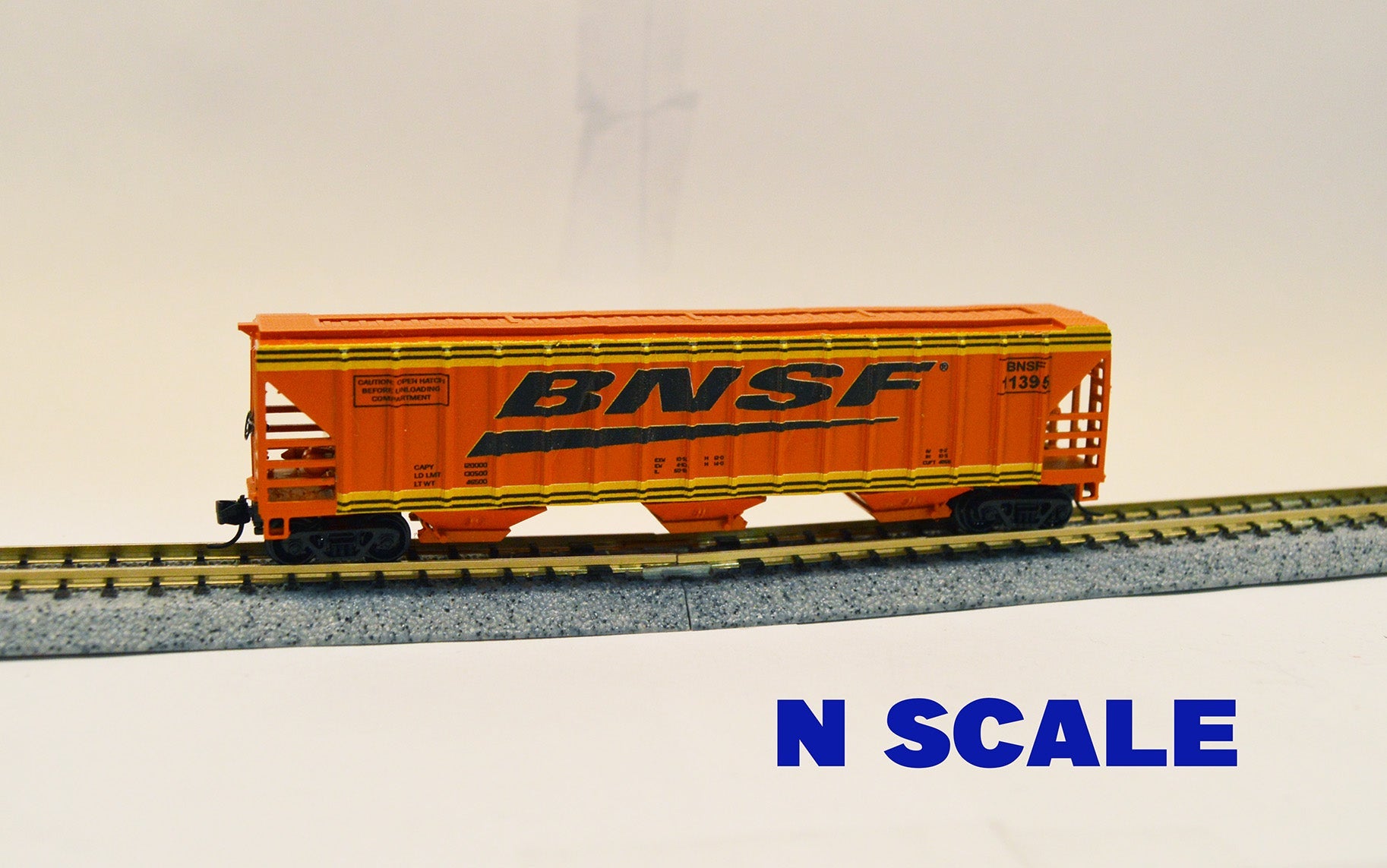 Value Trains USA N N21000 PS-4785 Covered Hopper, Burlington Northern Santa Fe