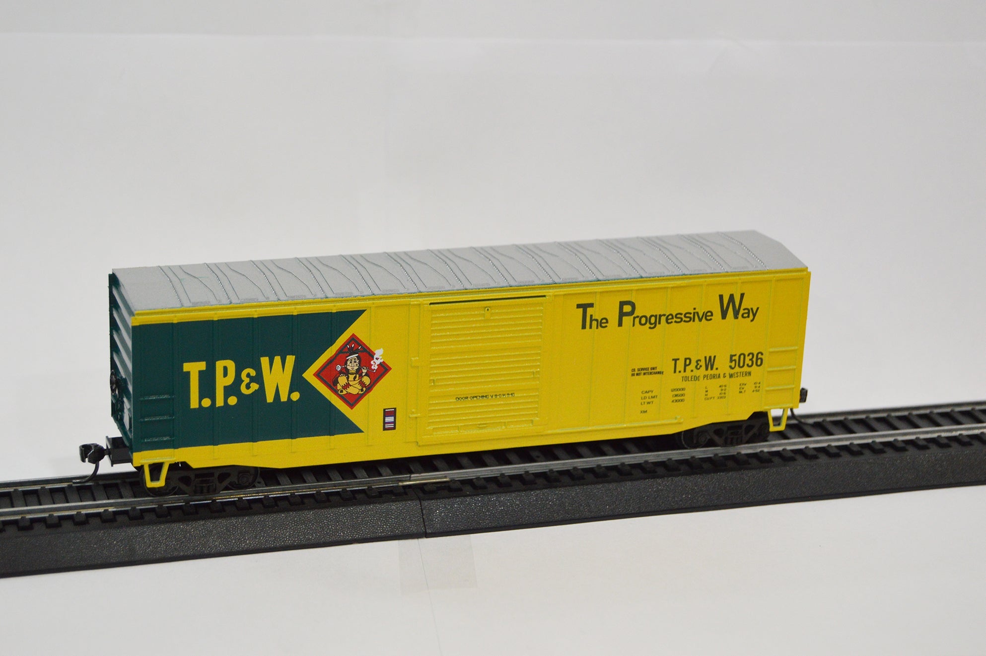 Value Trains USA HO 10100 Boxcar, Toledo Peoria & Western Progressive Way #5036