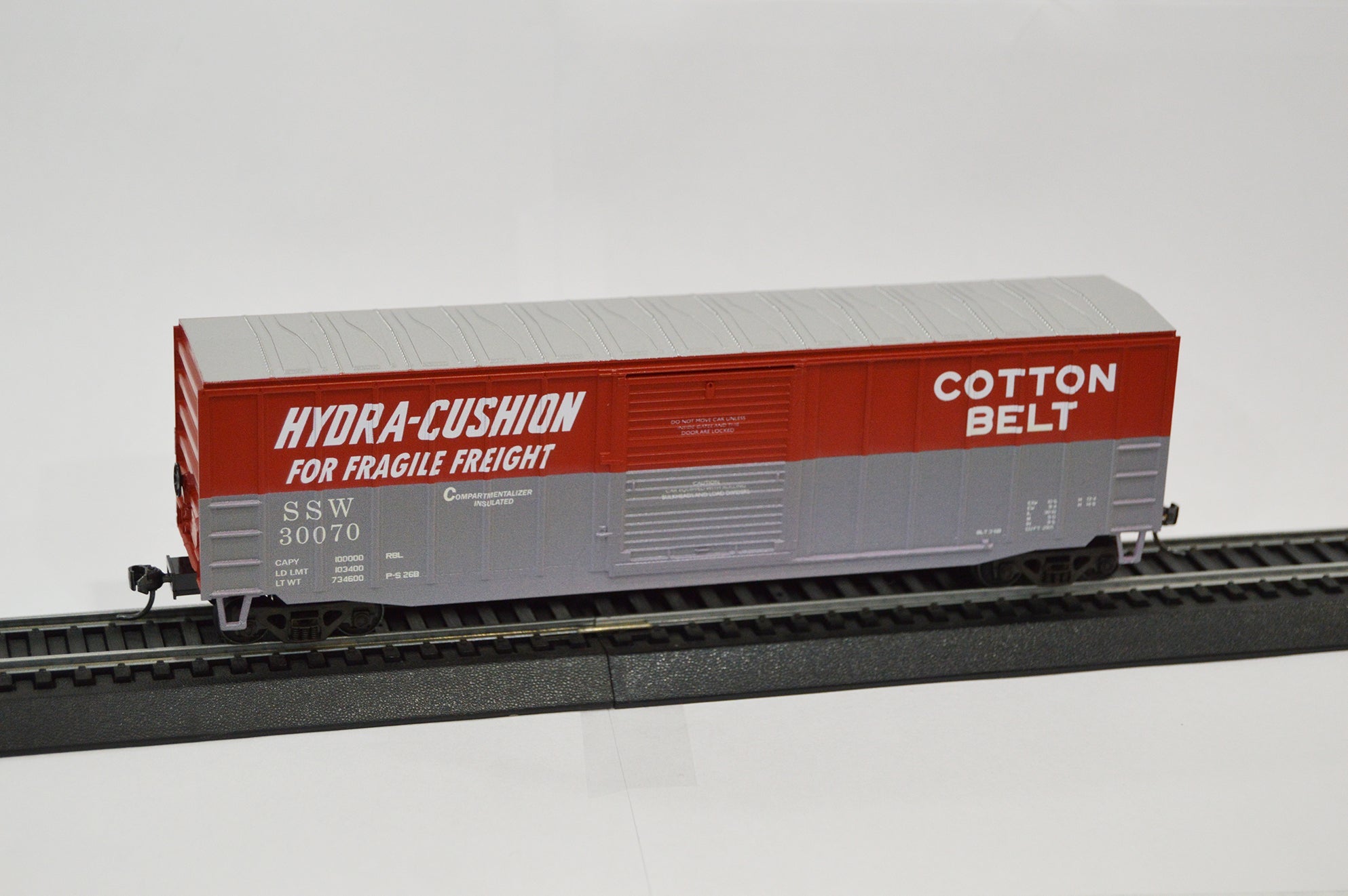 Value Trains USA HO 10088 Boxcar, Cotton Belt Two Tone #30070