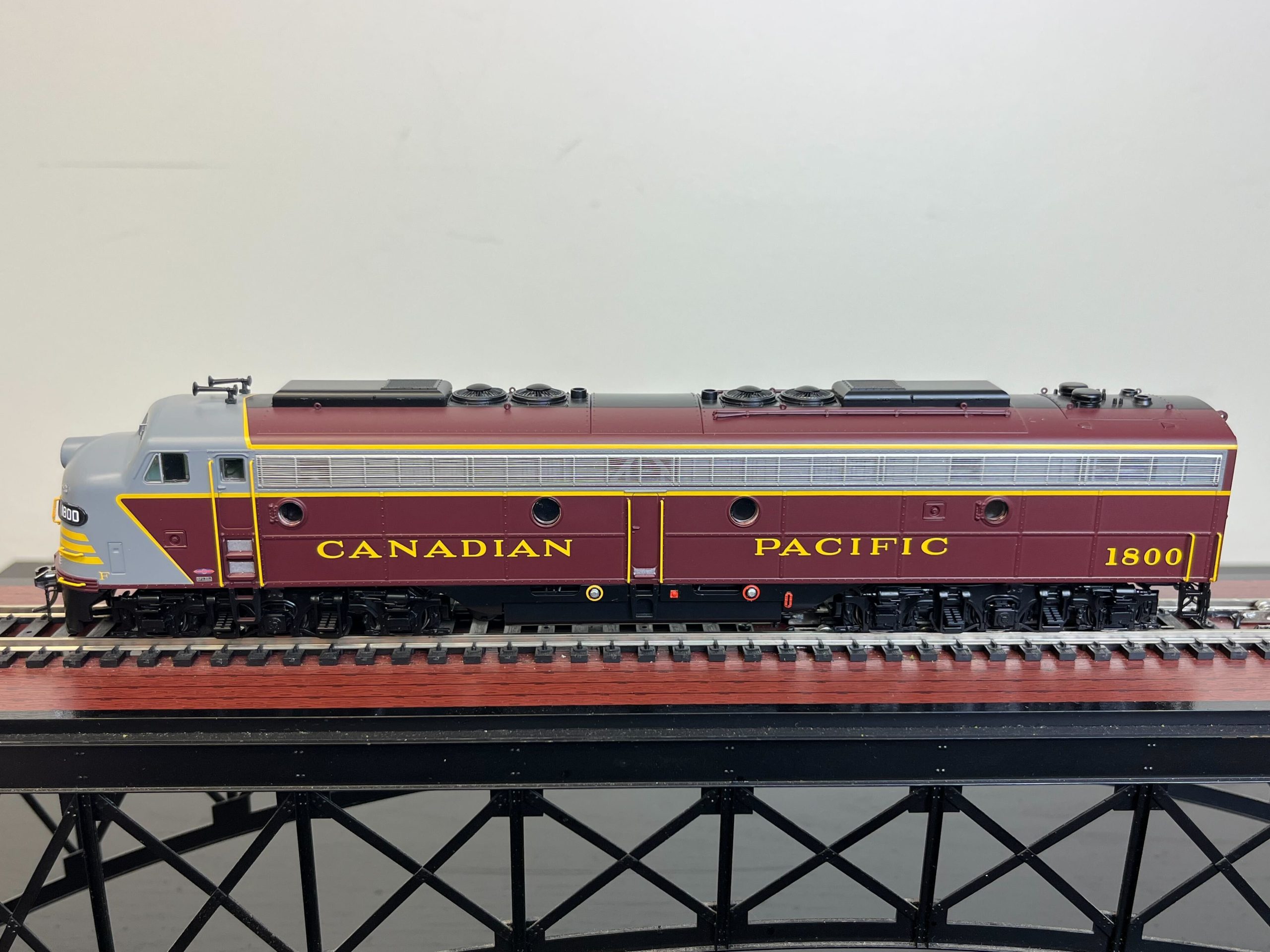 Rapido 28511 HO EMD E8A (DC/DCC/Sound): Canadian Pacific - Early Maroon: #1802