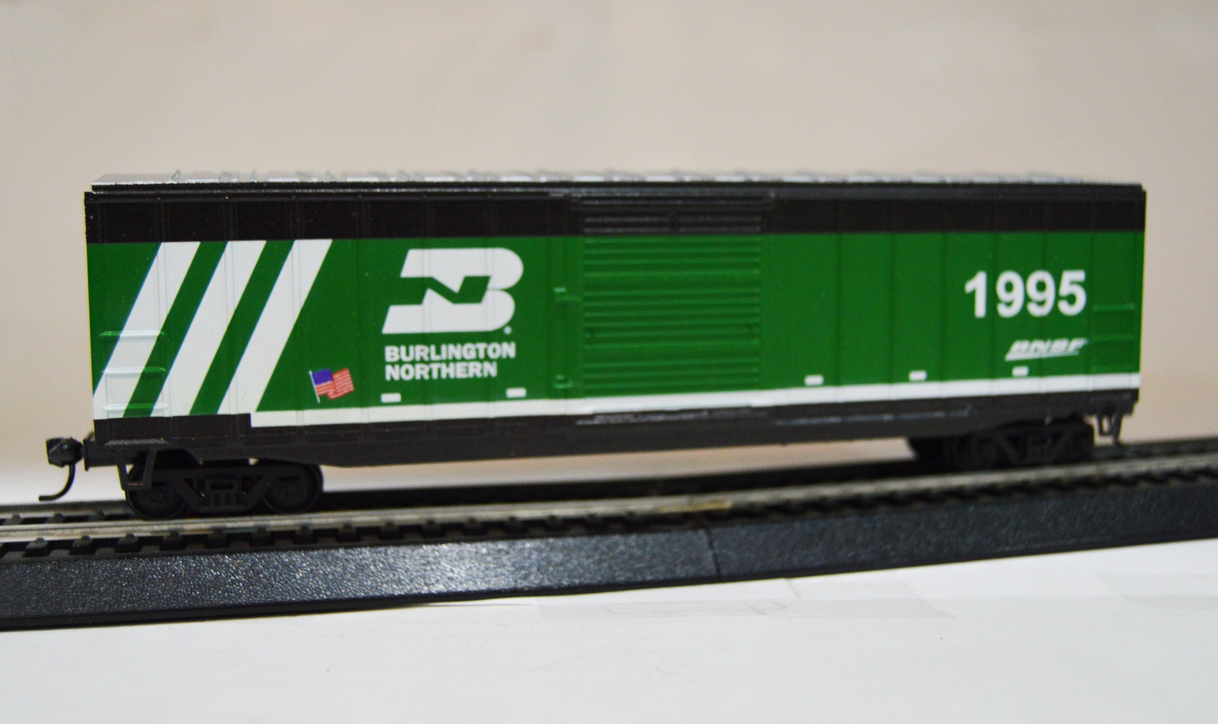 Value Trains USA HO 10206 Boxcar, Burlington Northern