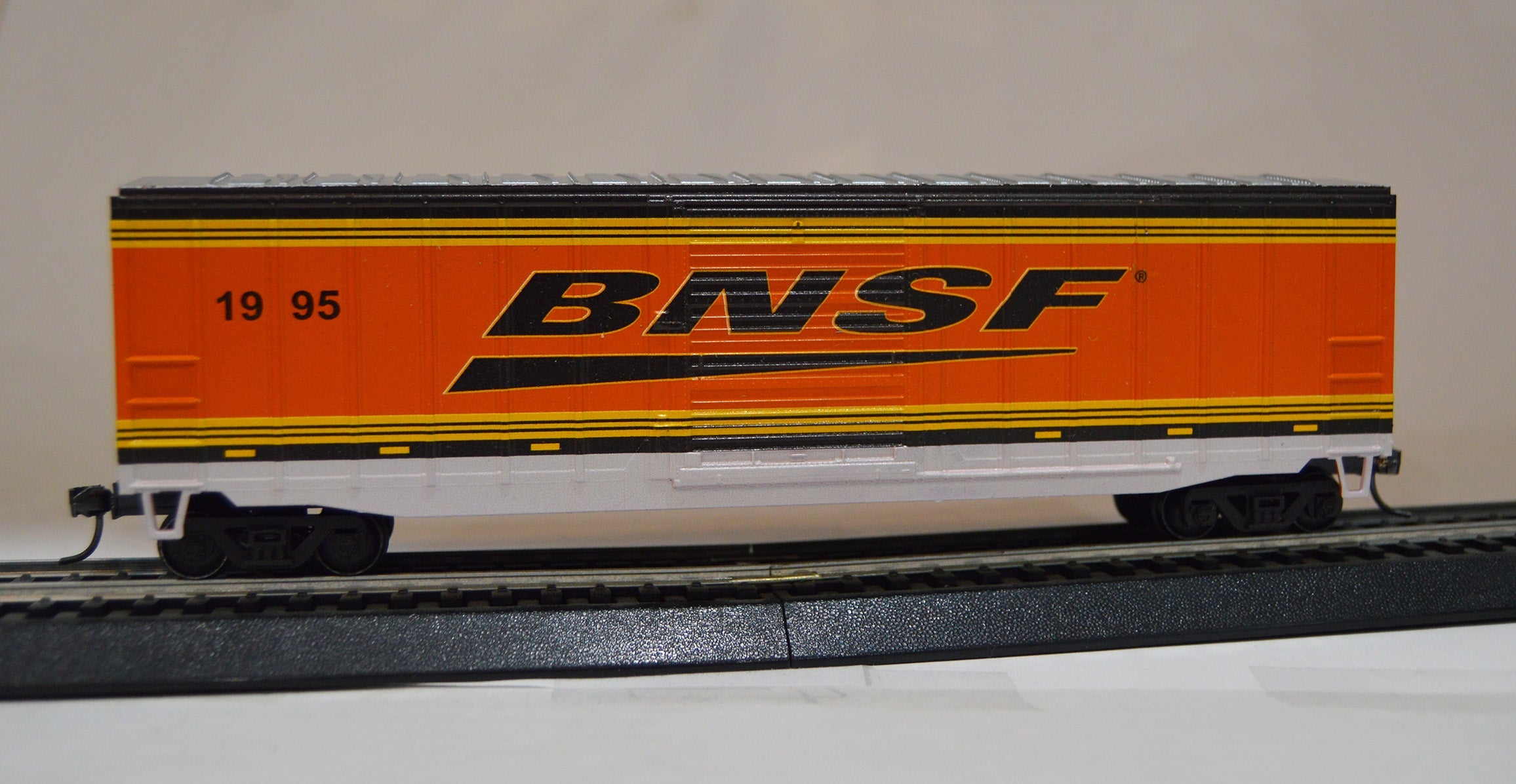 Value Trains USA HO 10213 Boxcar, Burlington Northern Santa Fe
