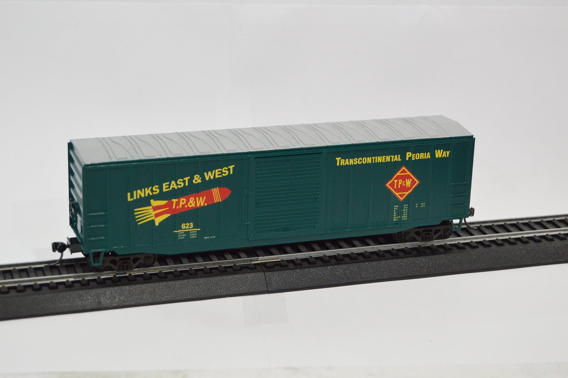 Value Trains USA HO 10102 Boxcar, Toledo Peoria & Western Rocket #623