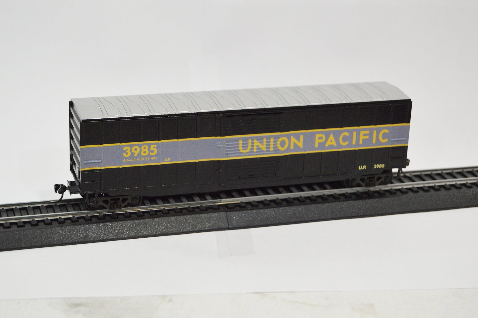 Value Trains USA HO 10072 Commemorative Boxcar, Union Pacific Challenger #3985