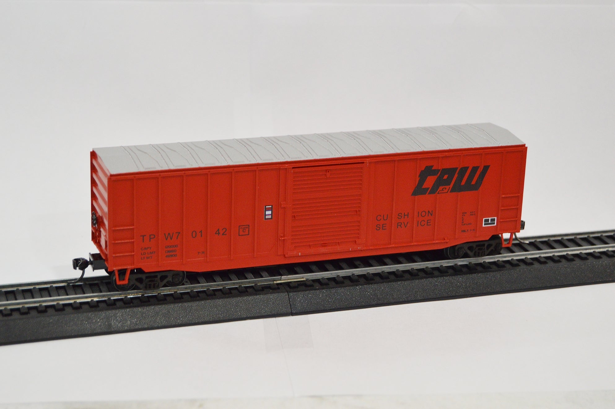 Value Trains USA HO 10099 Boxcar, Toledo Peoria & Western Cushion Service #70142