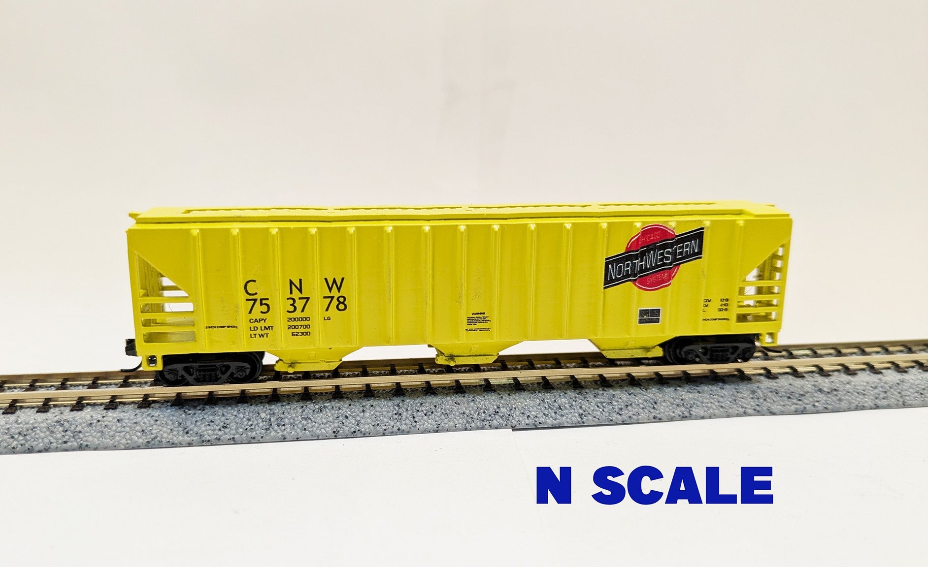 Value Trains USA N N20002 PS-4785 Covered Hopper, Chicago & North Western