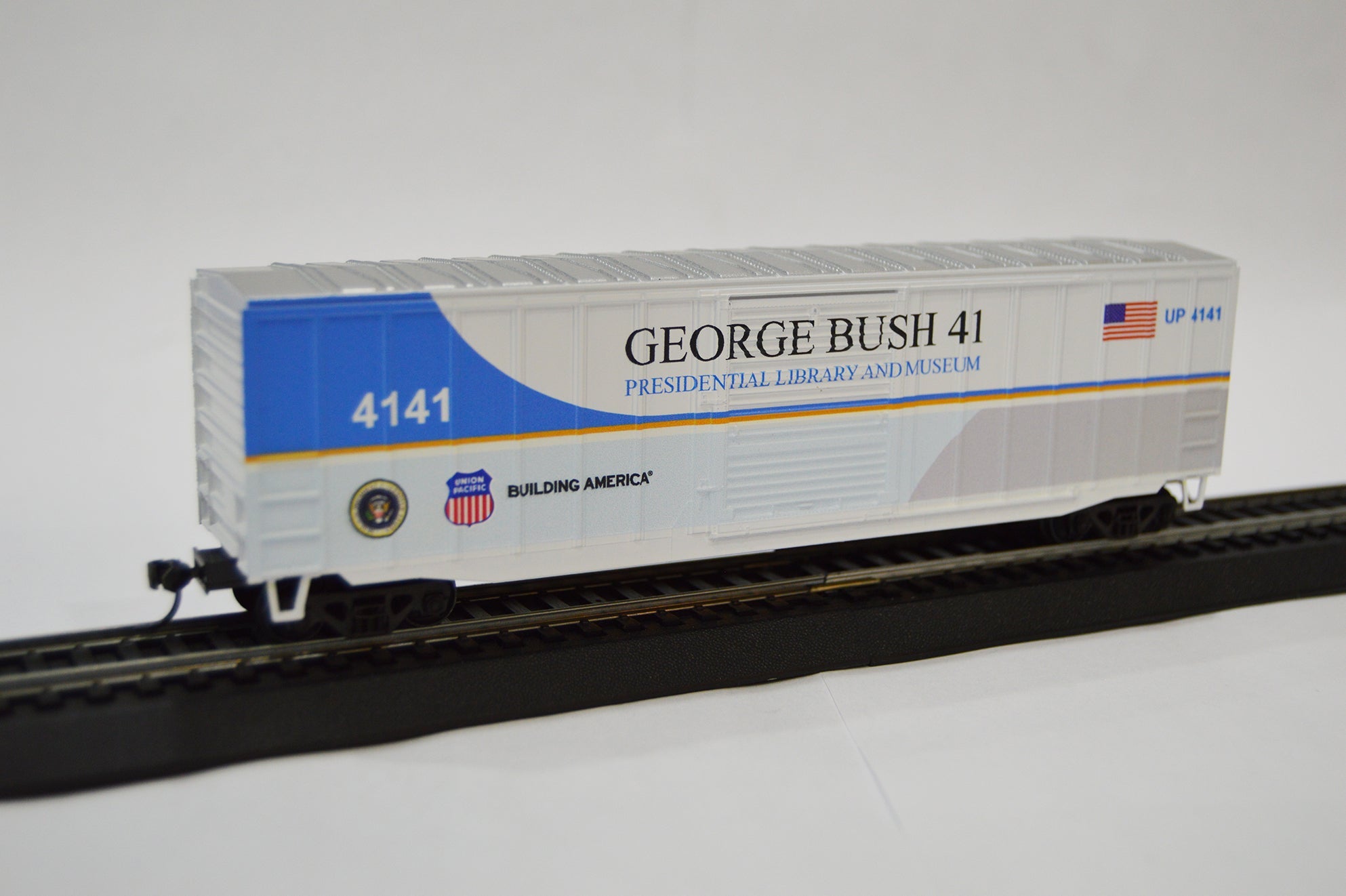 Value Trains USA HO 10057 Presidential Library and Museum Boxcar, George Bush #4141