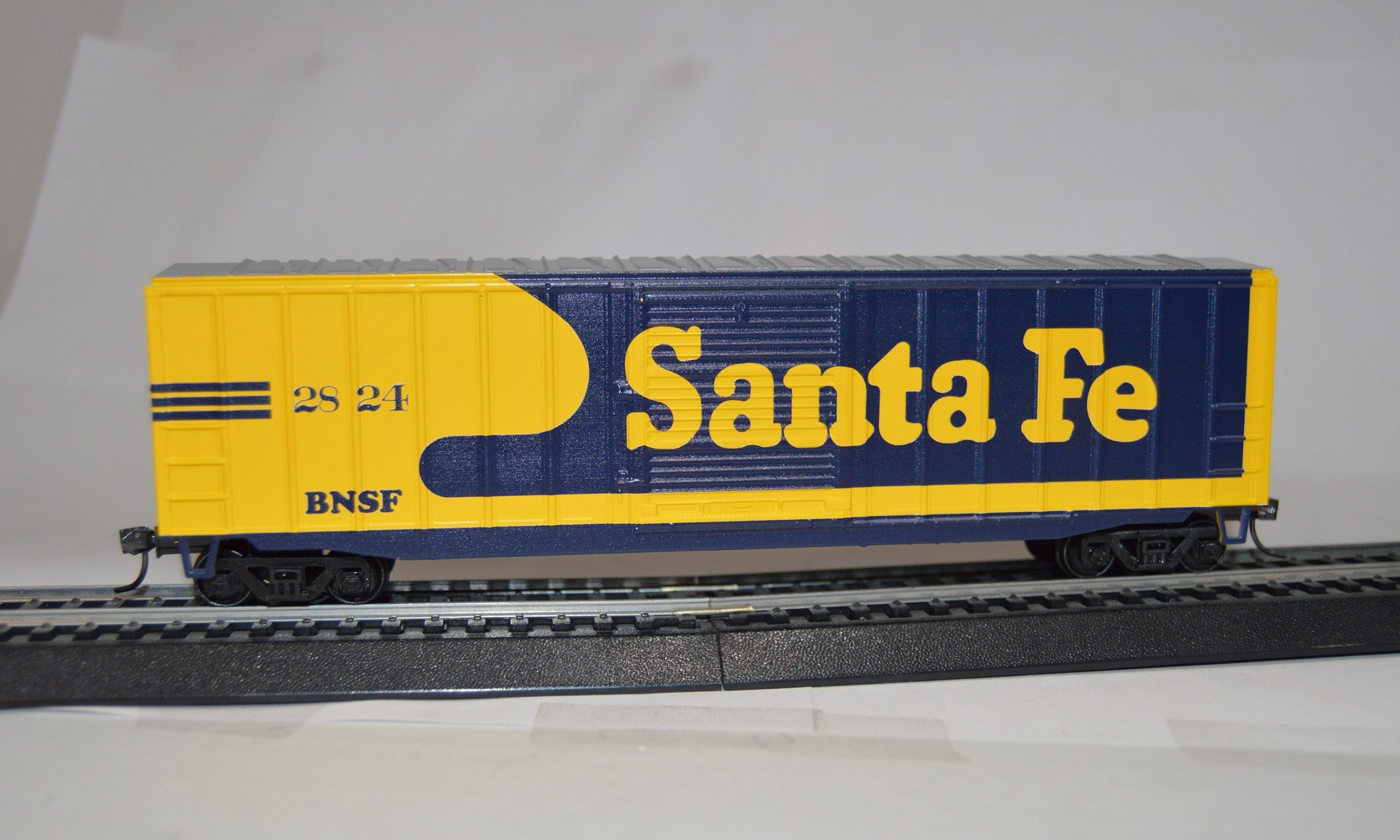 Value Trains USA HO 10214 Boxcar, Atchison Topeka & Santa Fe Blue & Yellow
