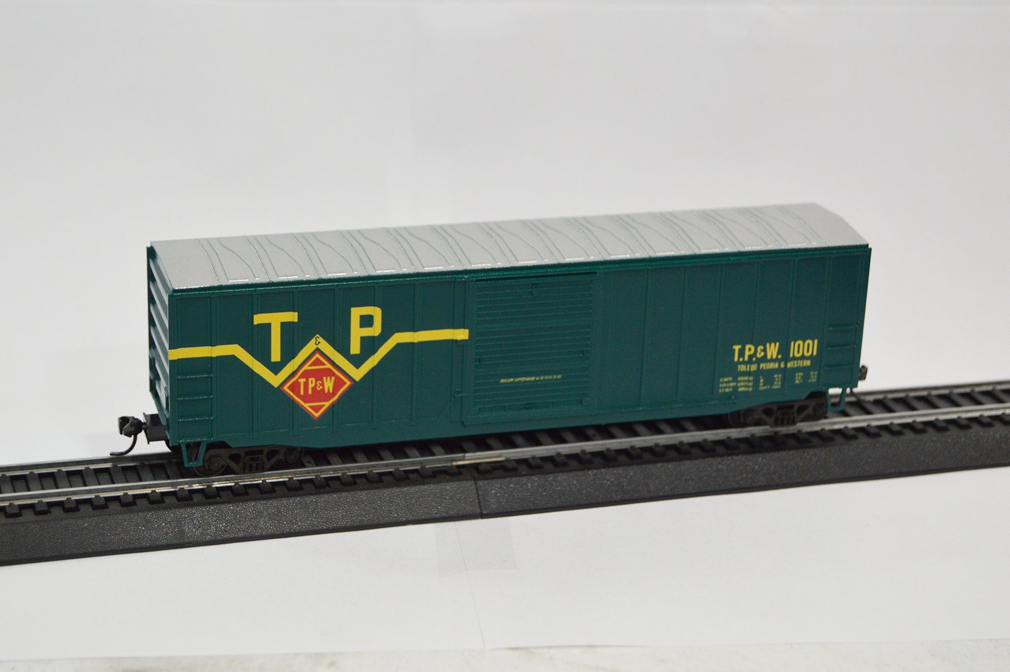 Value Trains USA HO 10101 Boxcar, Toledo Peoria & Western Big "TPW" #1001