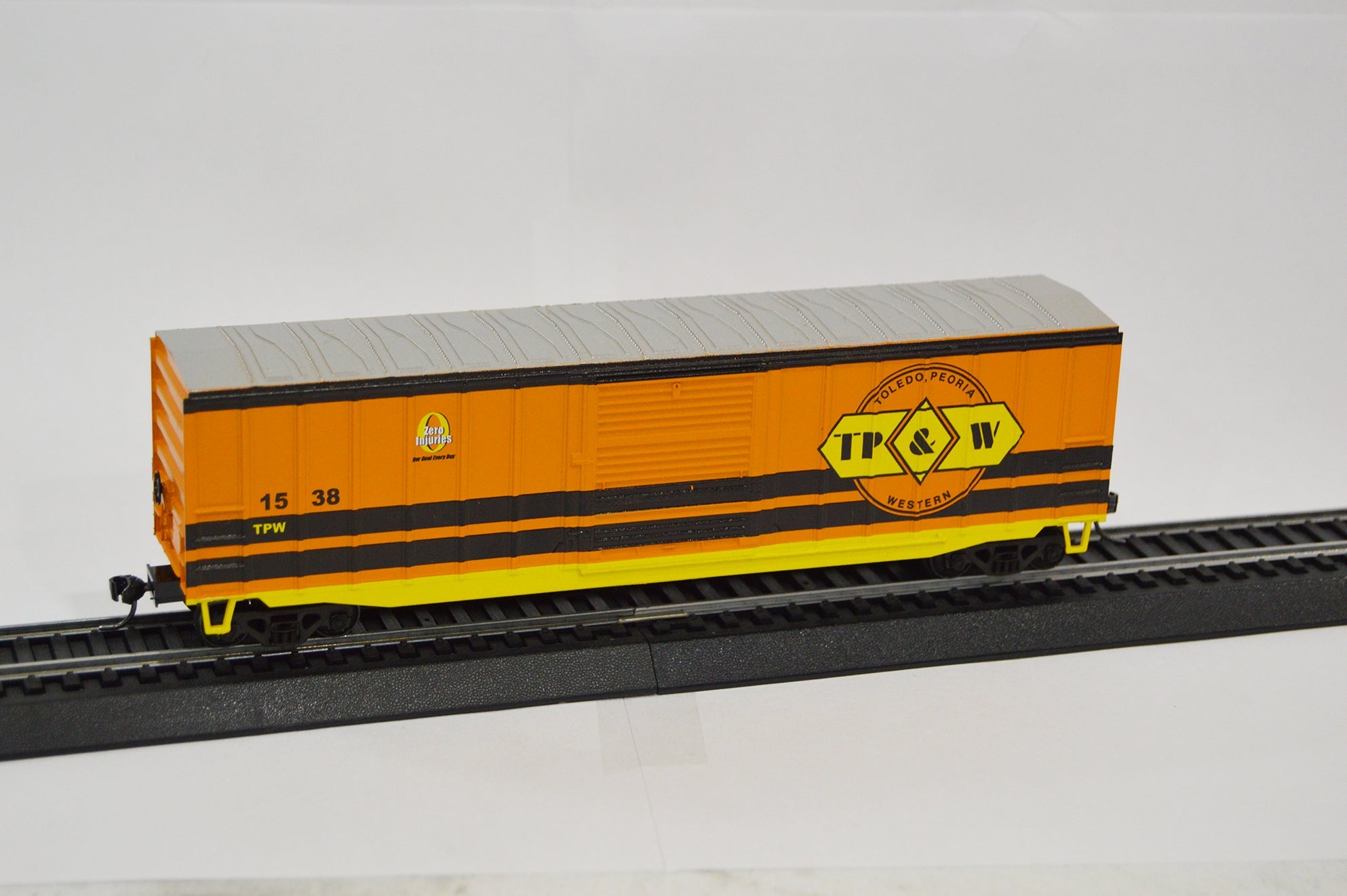 Value Trains USA HO 10096 Boxcar, Toledo Peoria & Western Signature Orange #1538