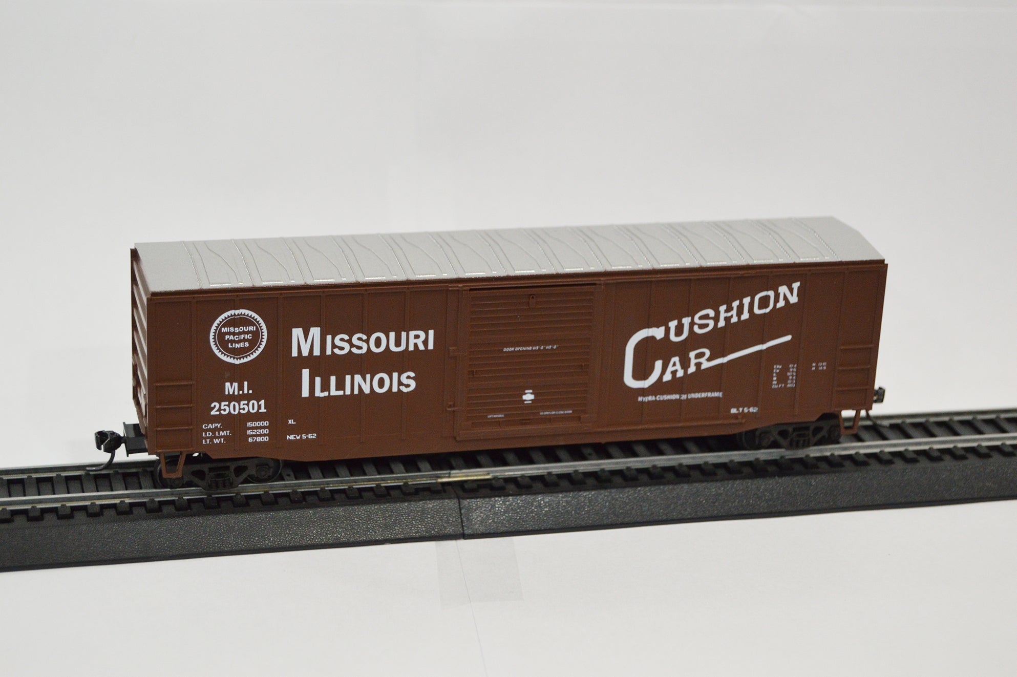 Value Trains USA HO 10090 Boxcar, Missouri Illinois Cushion Car #250501