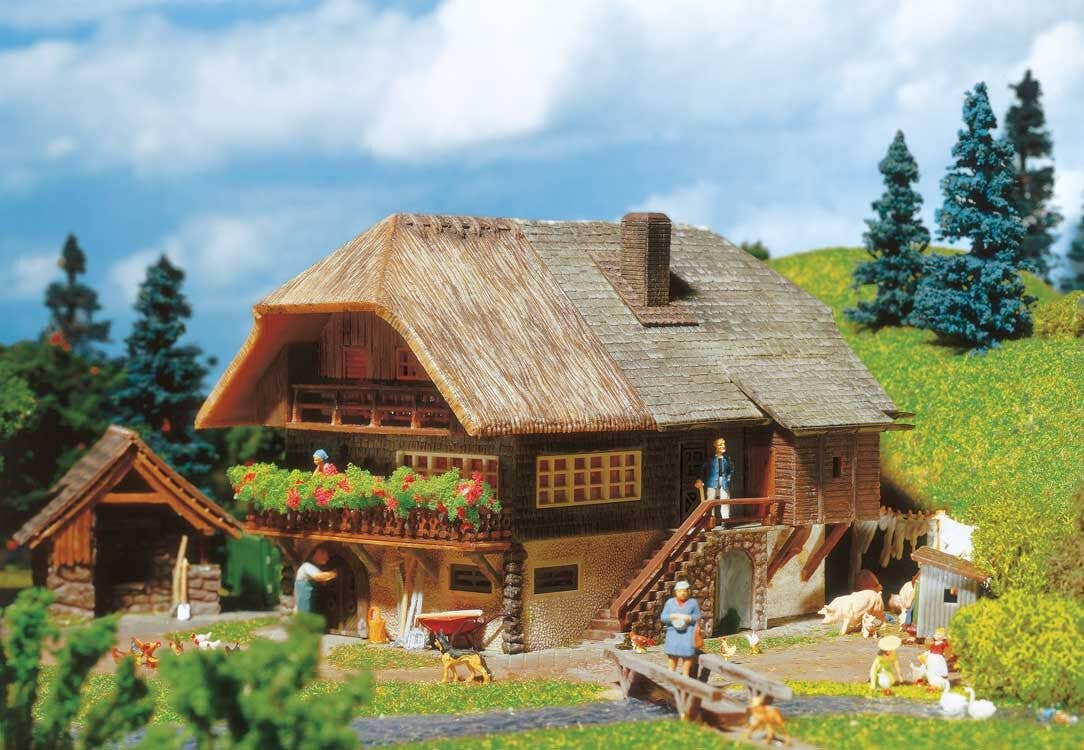 PREORDER Faller HO 131324 Black Forest Farmhouse Kit | 26.09