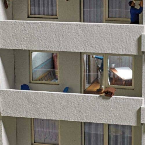 Busch HO 1991 Painting the Walls Interior Detail Set, Table, Ladder, Door, Tools, Wallpaper Roll, Unpainted Figure