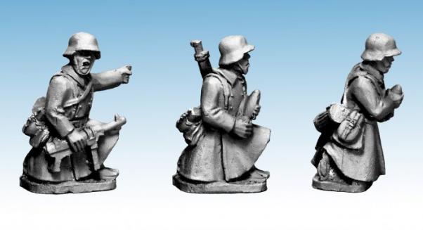 Crusader Miniatures: German Infantry in Greatcoats (Mortar) (3)