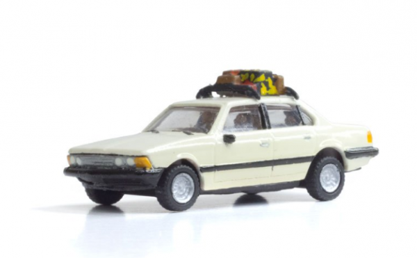 Woodland Scenics HO Modern Era Vehicles: Family Vacation Sedan