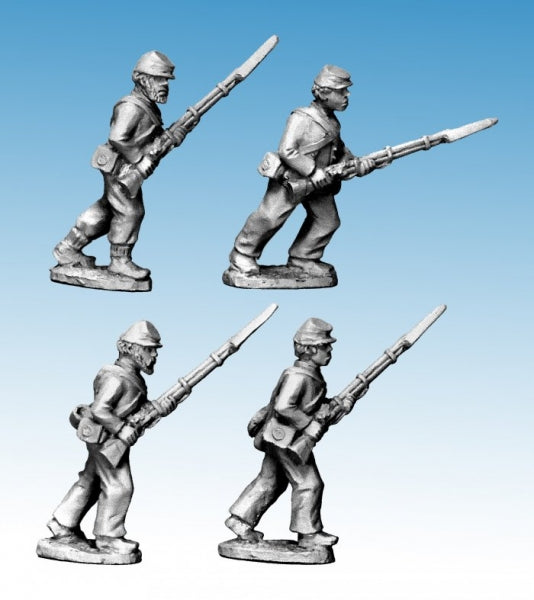 Crusader Miniatures: American Civil War - Infantry in Shirt & Kepi Advancing / Charging (4)