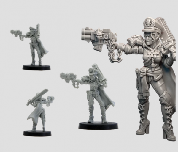 MaxMini: Nina Richter Female Kommissar (1)