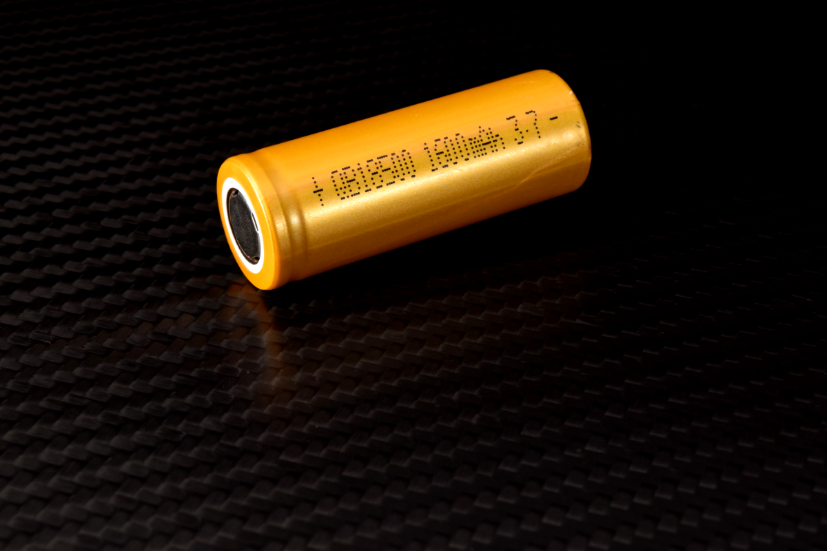 QB 18500 1800mAh Li-ion Flat Top Battery