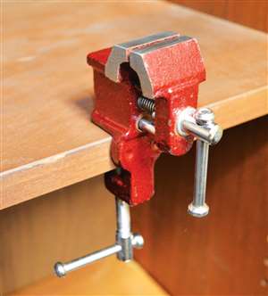Squadron Tools 10257 Mini Bench Vise