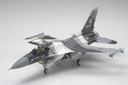Tamiya 61106 F-16C/N Agressor/Adversary 1:48