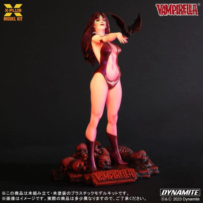 X-Plus Model 22354 Vampirella Jose Gonzalez Version Glow 1:8